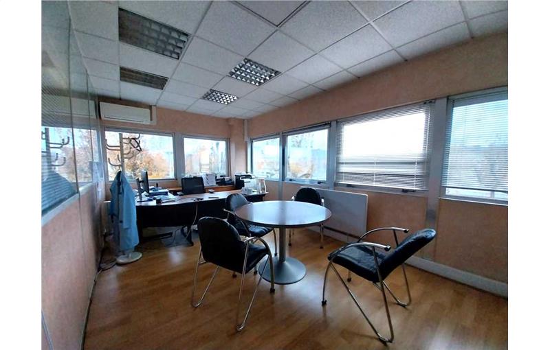 Location de bureau de 328 m² à Montigny-le-Bretonneux - 78180 photo - 1