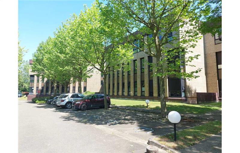 Location de bureau de 1 740 m² à Montigny-le-Bretonneux - 78180 photo - 1