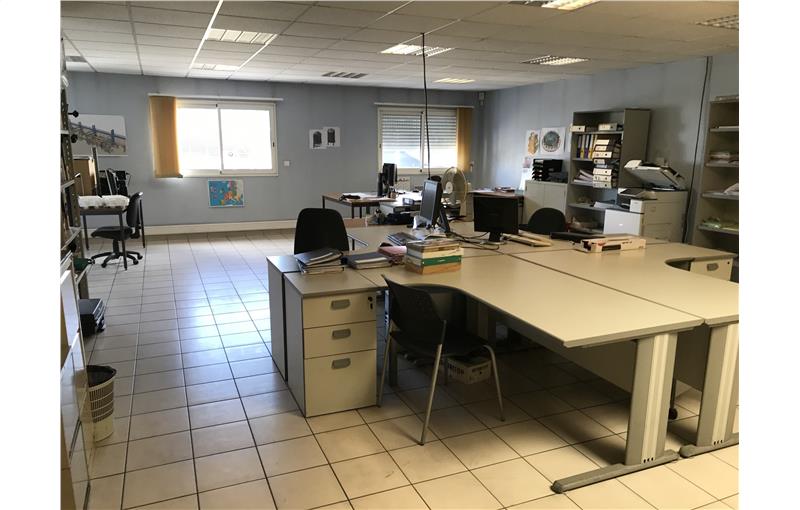 Location de bureau de 193 m² à Montoir-de-Bretagne - 44550 photo - 1