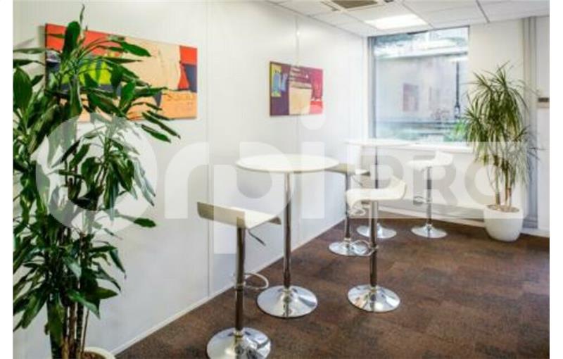 Location de bureau de 1 000 m² à Montrouge - 92120 photo - 1