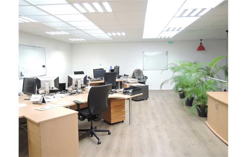 Location de bureau de 1 300 m² à Nanterre - 92000 photo - 1