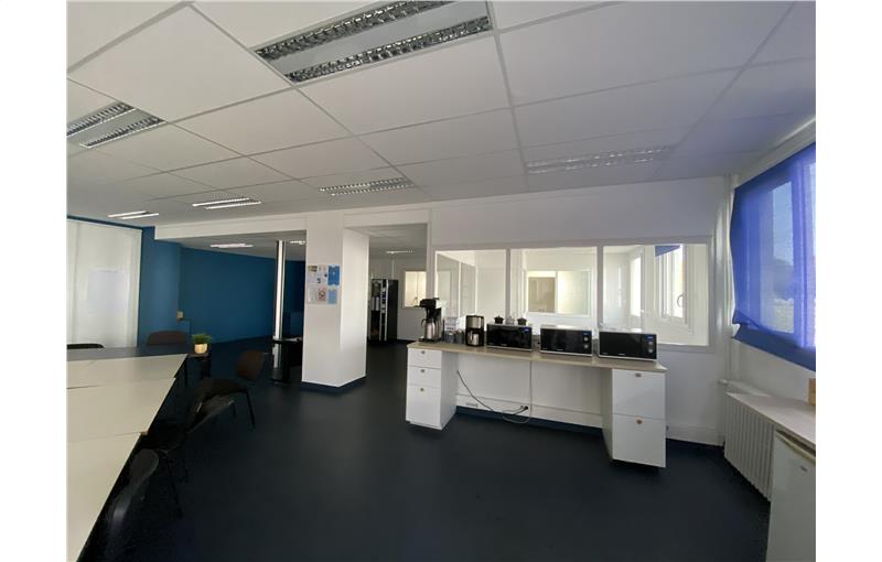 Location de bureau de 1 122 m² à Nantes - 44000 photo - 1
