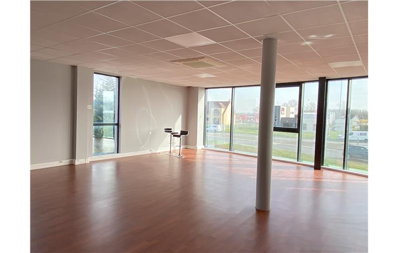 Location de bureau de 49 m² à Nogent-le-Phaye - 28630 photo - 1
