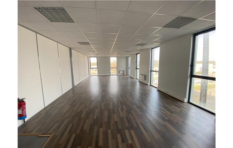 Location de bureau de 82 m² à Nogent-le-Phaye - 28630 photo - 1