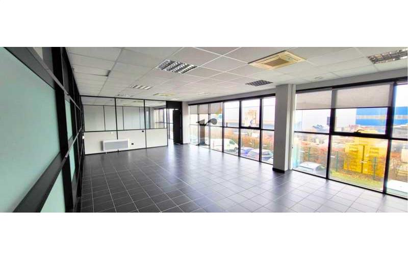 Location de bureau de 420 m² à Orchies - 59310 photo - 1