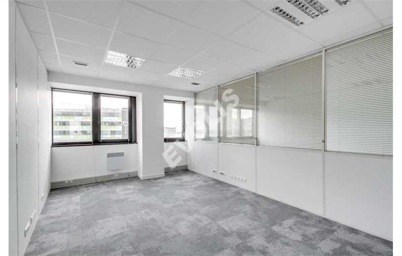 Location de bureau de 1 650 m² à Pantin - 93500 photo - 1