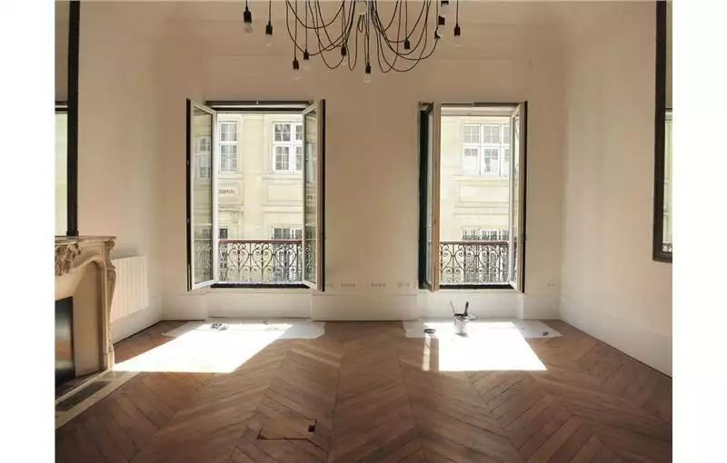 Location de bureau à Paris 10 (75010) - 78 m²