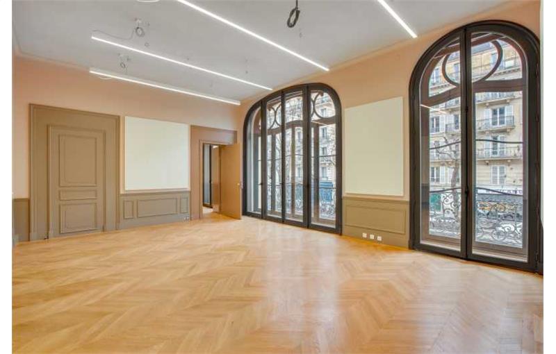Location de bureau de 680 m² à Paris 17 - 75017 photo - 1