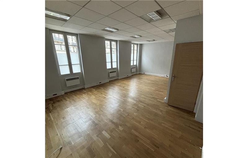 Location de bureau de 38 m² à Paris 17 - 75017 photo - 1