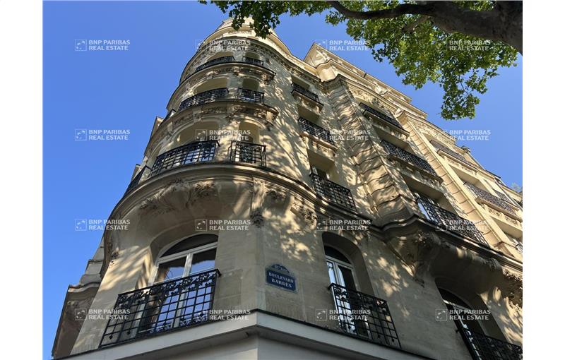 Location de bureau de 1 941 m² à Paris 18 - 75018 photo - 1
