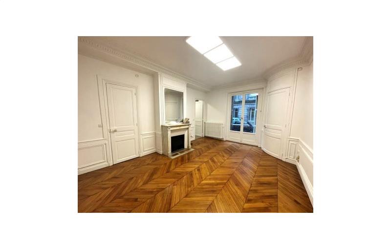 Location de bureau de 83 m² à Paris 8 - 75008 photo - 1