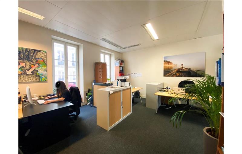 Location de bureau de 70 m² à Paris 8 - 75008 photo - 1