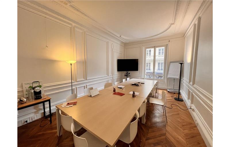 Location de bureau de 360 m² à Paris 8 - 75008 photo - 1