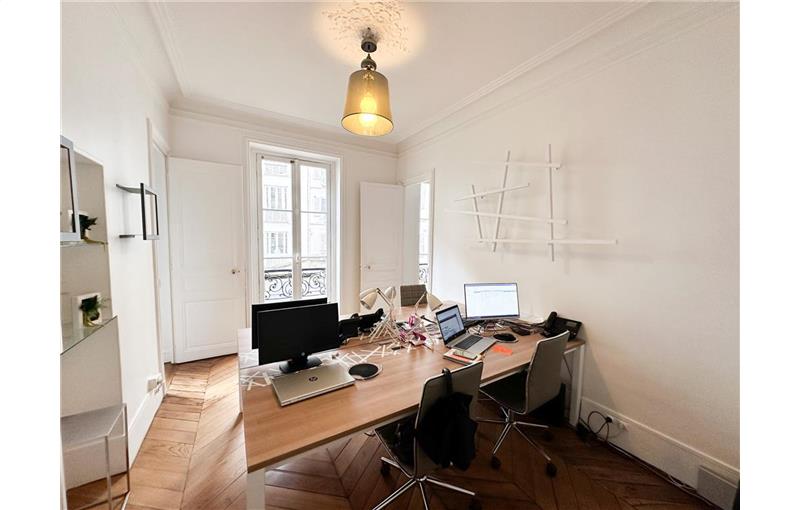 Location de bureau de 67 m² à Paris 8 - 75008 photo - 1
