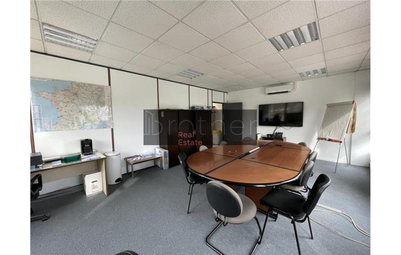 Location de bureau de 120 m² à Pessac - 33600 photo - 1