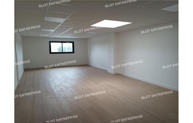 Location de bureau de 53 m² à Plescop - 56890 photo - 1