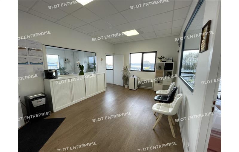 Location de bureau de 72 m² à Ploudaniel - 29260 photo - 1