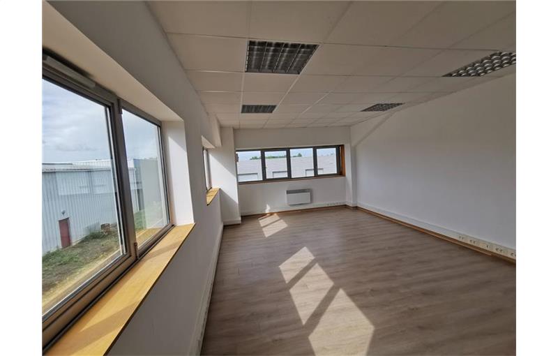 Location de bureau de 110 m² à Pordic - 22590 photo - 1