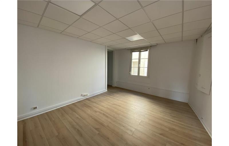 Location de bureau de 210 m² à Reims - 51100 photo - 1