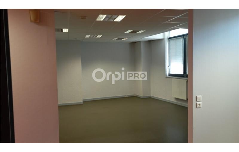 Location de bureau de 746 m² à Reims - 51100 photo - 1