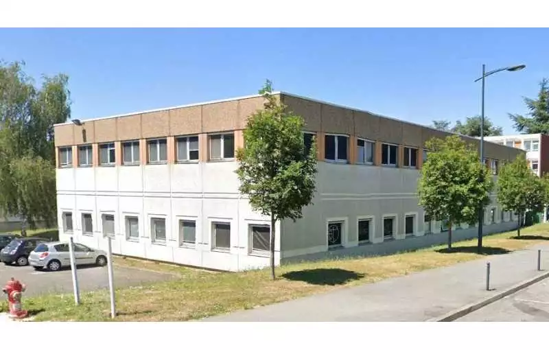 Location de bureau de 1500 m² à Ris-Orangis - 91130
