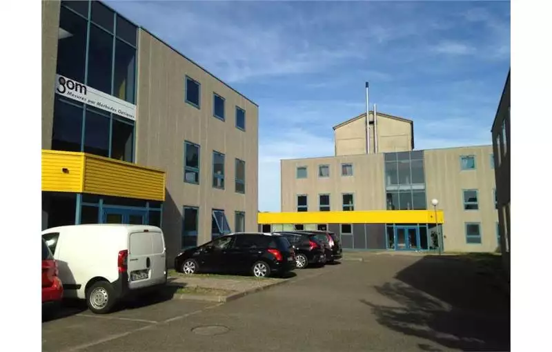 Location de bureau de 1510 m² à Ris-Orangis - 91130