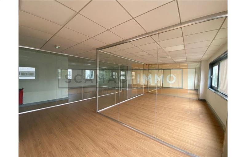 Location de bureau de 268 m² à Roissy-en-France - 95700 photo - 1