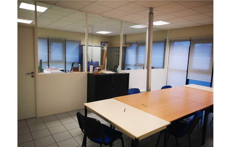 Location de bureau de 280 m² à Rosult - 59230 photo - 1