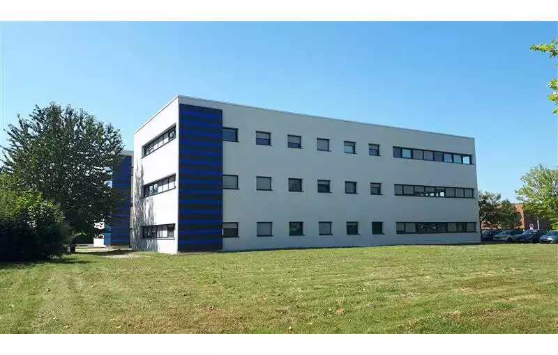 Location de bureau de 708 m² à Saint-Cyr-sur-Loire - 37540
