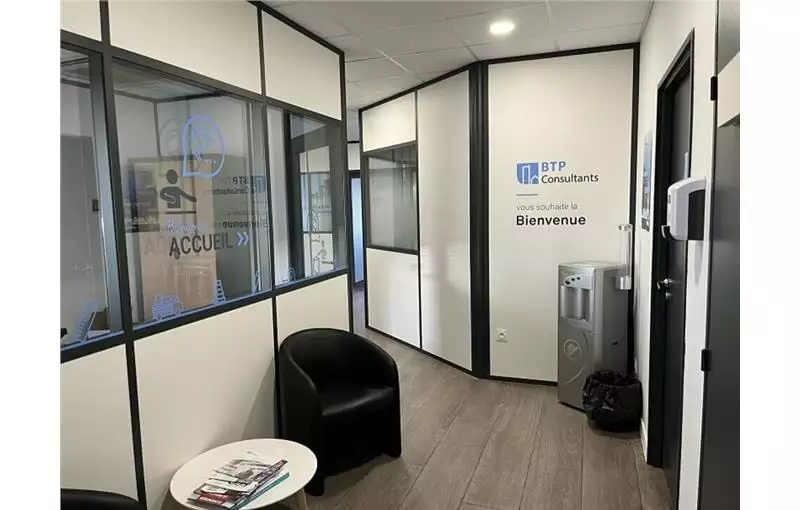 Location de bureau de 167 m² à Saint-Cyr-sur-Loire - 37540