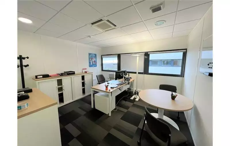 Location de bureau de 875 m² à Saint-Cyr-sur-Loire - 37540