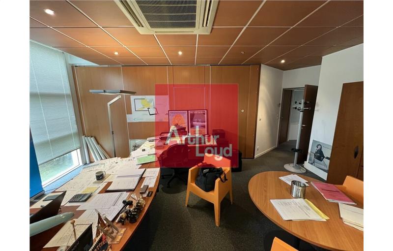 Location de bureau de 230 m² à Saint-Cyr-sur-Loire - 37540 photo - 1