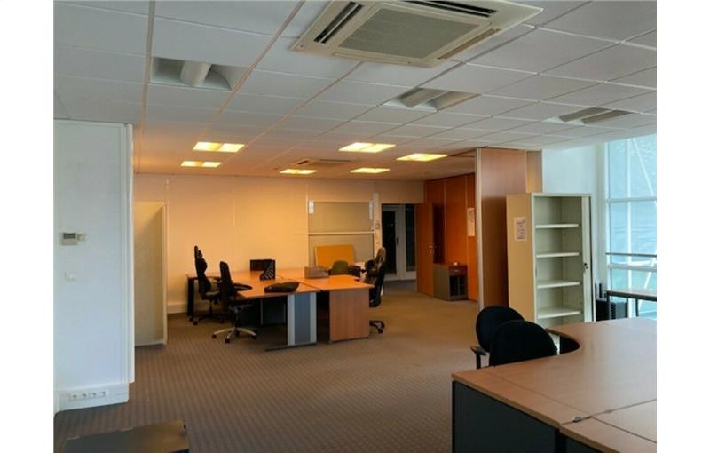 Location de bureau de 160 m² à Saint-Cyr-sur-Loire - 37540 photo - 1