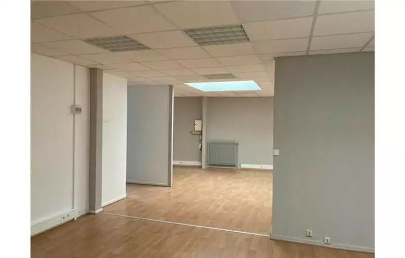 Location de bureau de 90 m² à Saint-Cyr-sur-Loire - 37540