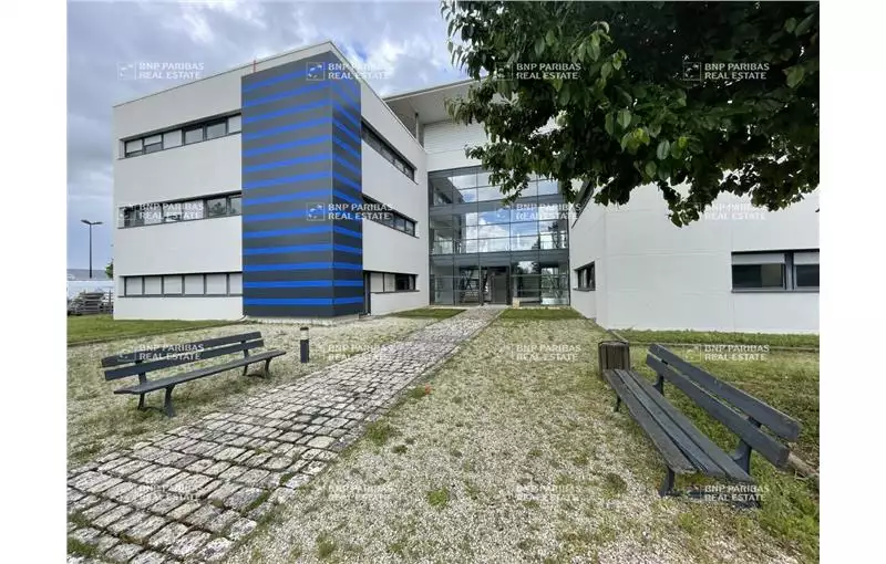 Location de bureau de 165 m² à Saint-Cyr-sur-Loire - 37540