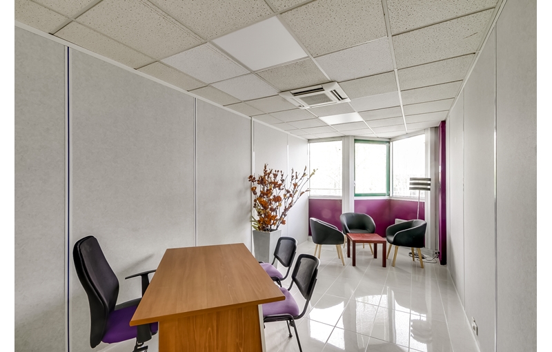 Location de bureau de 25 m² à Saint-Genis-Pouilly - 01630 photo - 1
