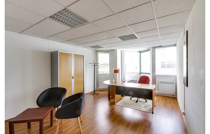 Location de bureau de 35 m² à Saint-Genis-Pouilly - 01630 photo - 1
