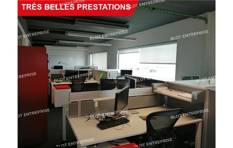 Location de bureau de 1 424 m² à Saint-Jacques-de-la-Lande - 35136 photo - 1