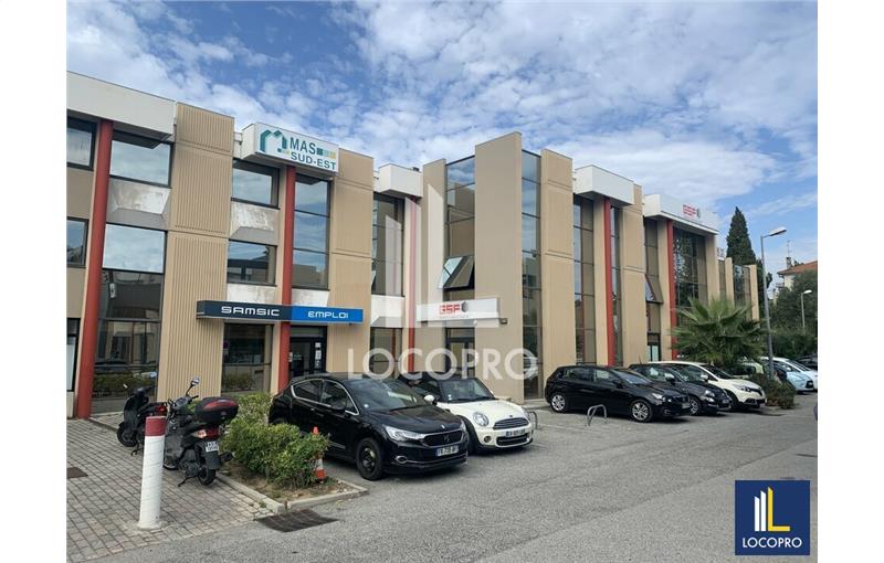 Location de bureau de 220 m² à Saint-Laurent-du-Var - 06700 photo - 1