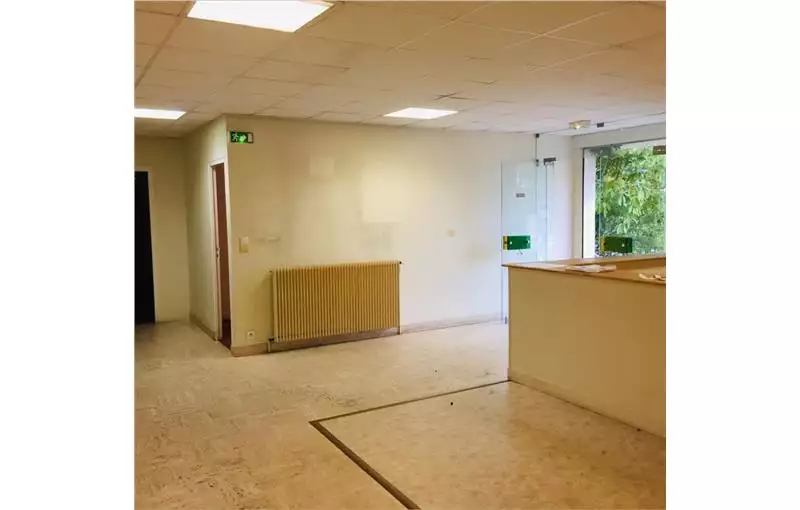 Location de bureau de 440 m² à Saint-Leu-la-Forêt - 95320
