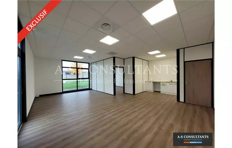 Location de bureau de 60 m² à Saint-Maurice-l'Exil - 38550