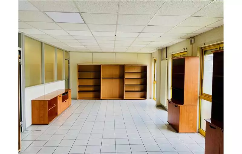 Location de bureau de 80 m² à Saint-Maximin - 60740