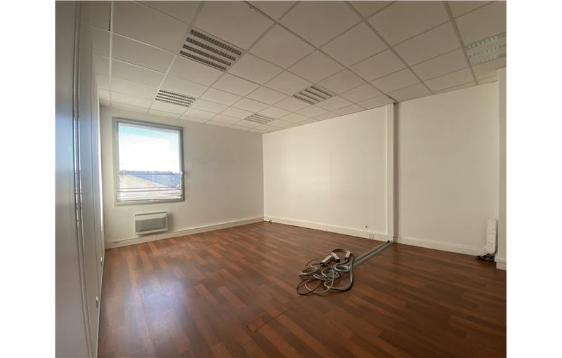 Location de bureau de 103 m² à Saint-Ouen - 93400 photo - 1