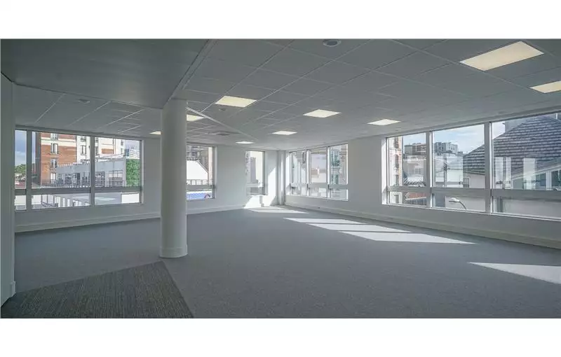 Location de bureau de 213 m² à Saint-Ouen - 93400