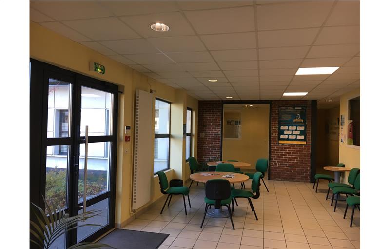 Location de bureau de 583 m² à Saint-Quentin - 02100 photo - 1
