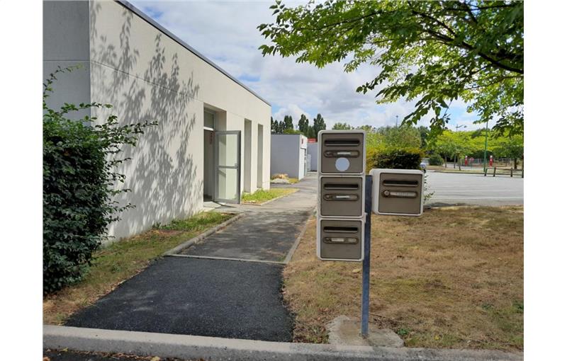 Location de bureau de 130 m² à Sainte-Hermine - 85210 photo - 1