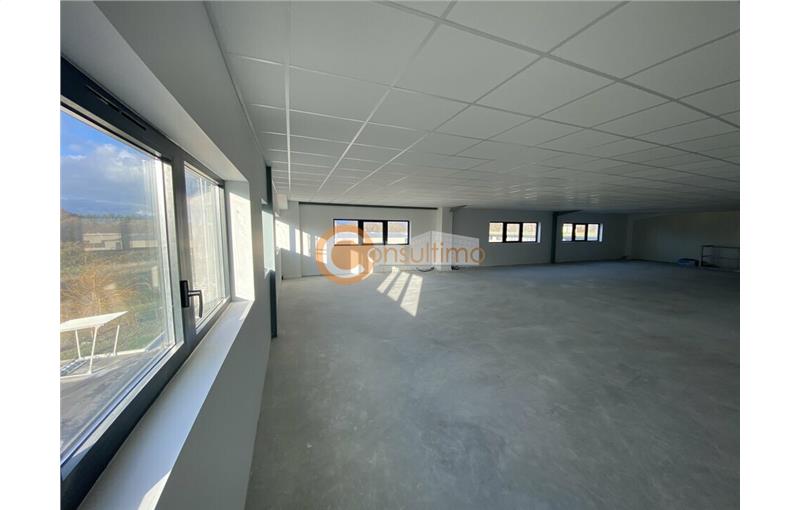 Location de bureau de 184 m² à Salleboeuf - 33370 photo - 1