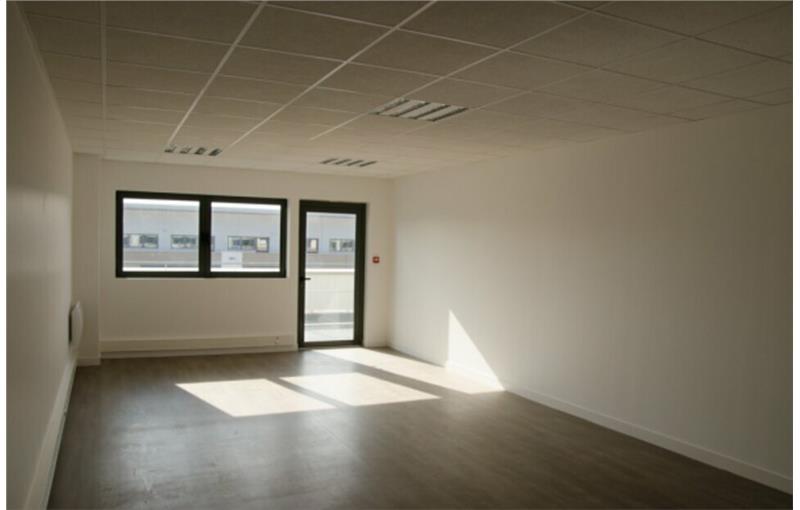 Location de bureau de 38 m² à Serris - 77700 photo - 1