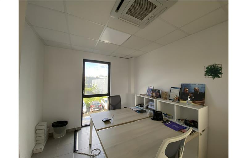 Location de bureau de 360 m² à Treillières - 44119 photo - 1