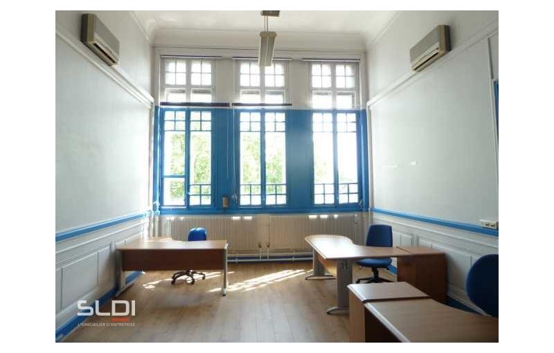 Location de bureau de 188 m² à Vaulx-en-Velin - 69120 photo - 1